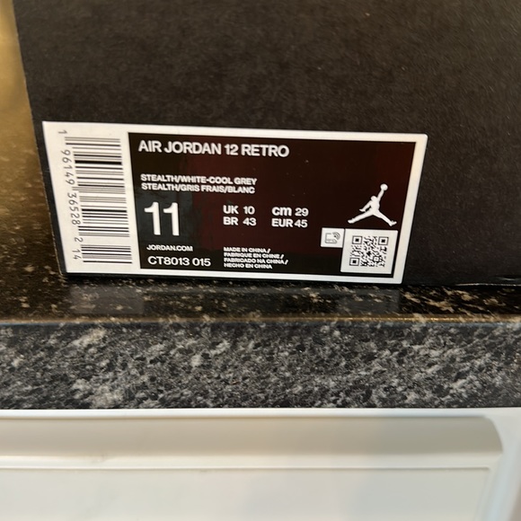 Air Jordan 12 Retro - Picture 8 of 9